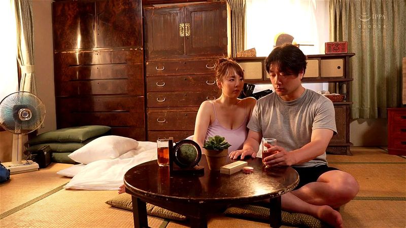 960 Hitomi With Old Friend