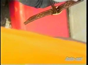 Watch 【盗撮】【胸チラ】 オートネット クレーンさんの直下型胸チラ ...