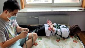 Watch Newcomer Xiao Yi sister white cotton socks snake bound ...