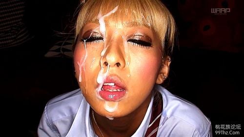 連続フェラヌキ大量顔射される黒ギャル￼