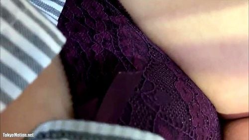 【痴漢動画】パッと見気が強そうなのに痴漢に全く抵抗できないショートカット美女さん