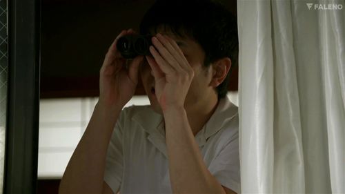 隣人のパイパン美魔女はいつも窓開けてオナニーして僕を誘っている。相手からSEXの懇願され獣のように腰を動かすのであった・・・