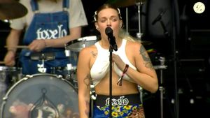 Watch Tove Lo - Flashing compilation - Tove Lo, Flash, Singer Porn ...