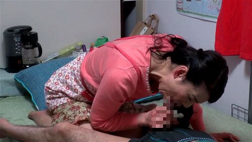 ５３歳という年齢ながらご主人に内緒の不倫セックスで本性を露わにした完熟人妻がとびきりスケベな淫乱メス犬に豹変！洗ってもない使い込まれた閉経マ●コを息子と同世代の若い男の子に濃厚クンニで舐めまわされて激しく興奮した欲求不満の人妻が怒張した生チ●ポをなりふり構わずハメ狂う淫らな姿を見逃すな！