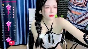Livestream tự sướng để fan chiêm ngưỡng