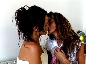 Watch Au Bonheur des Filles 2 - Nina Roberts, Adeline Lange ...