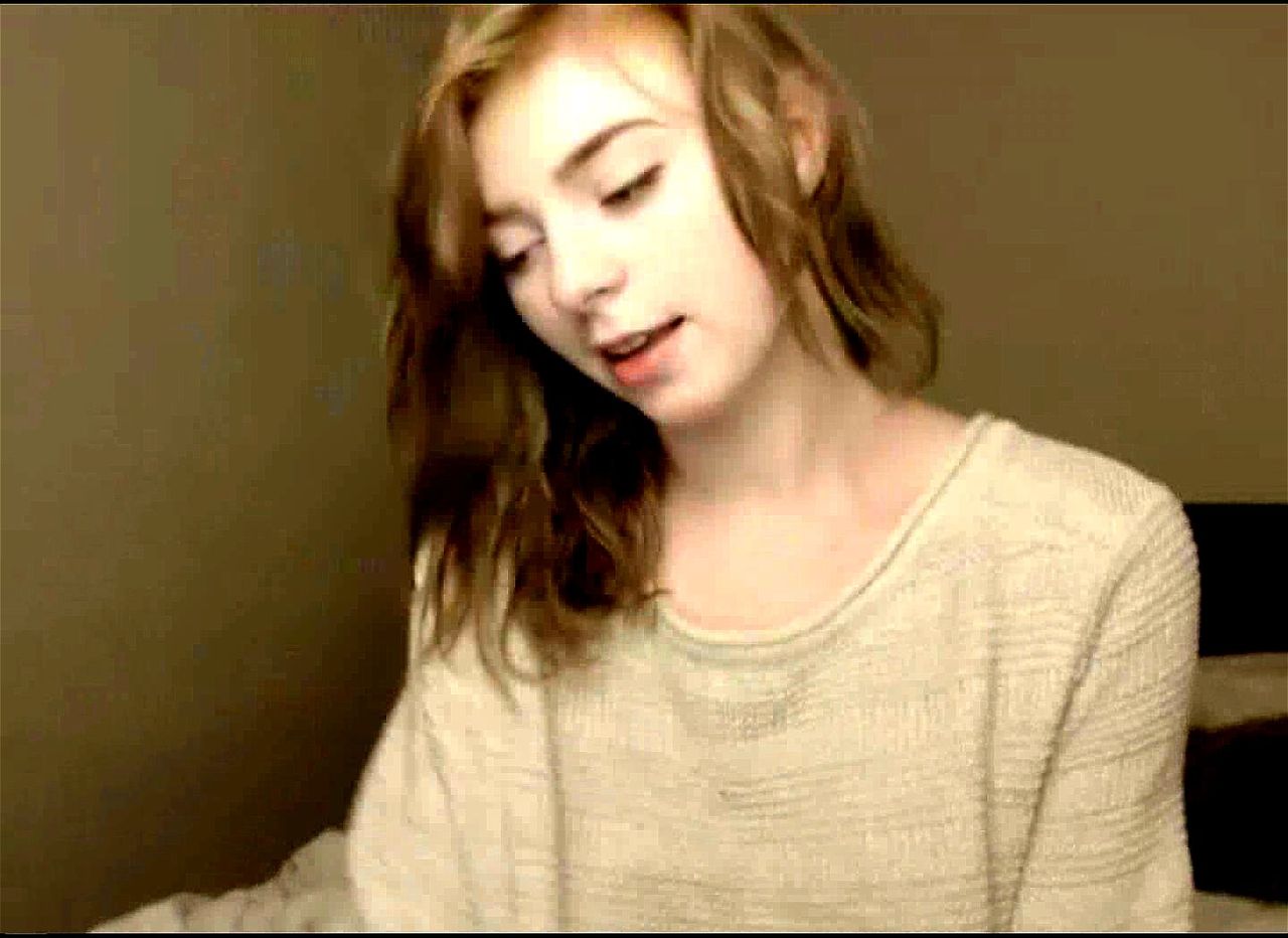 amateur lillexie fingering herself on live webcam