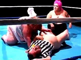 Watch Two Fat Women Wrestlers Fucks Midget Referee - Midget ...