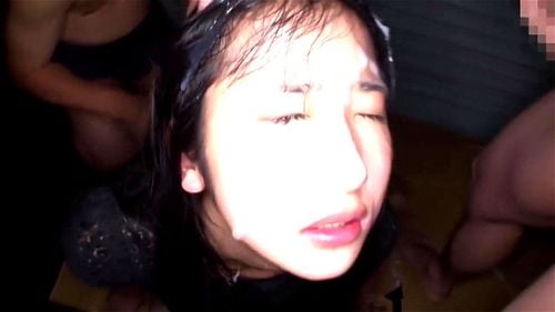 色白娘の顔を精子まみれにする動画￼