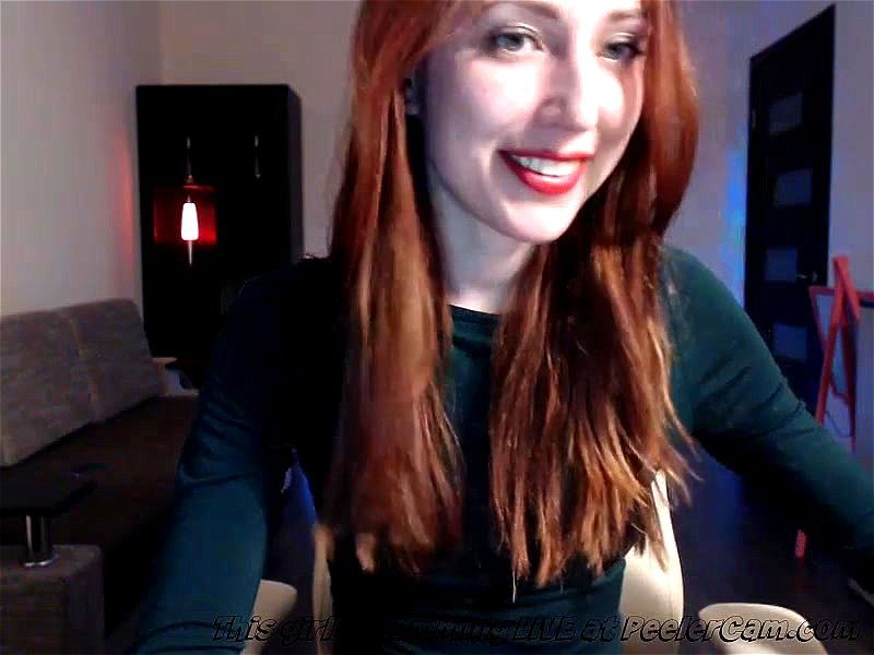 Red head and red lips hottie Vladucheska on webcam