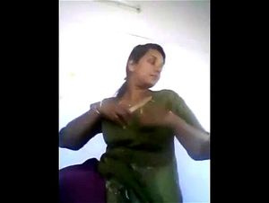 Watch Indian aunty taking selfies and masturbates - Aunty, Cam ...