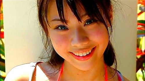 鈴木ふみ奈 水着姿でテニスをして巨乳とお尻を揺らしまくり網にオッパイを押し付ける