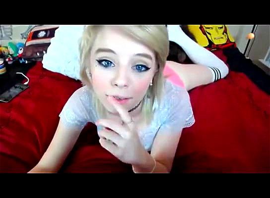 Chaturbate model Goldengoddessxxx teases on bed
