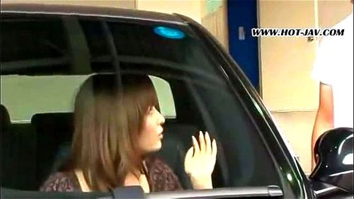 車の助手席にいた巨乳な美女ギャルが鬼畜男に外に連れ出されて襲われマンコやオッパイ、乳首を貪られ強制フェラさせられる!