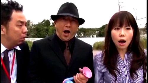 ●[謎のセールスマンの不思議アイテムでOLが全裸オシッコしちゃう♡]