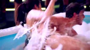 Watch EMILY GARCIA PAGA PEITINHO NA BANHEIRA - Emily Garcia, Bunda ...