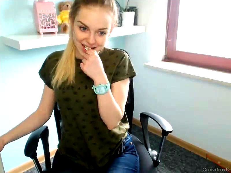 Petite blonde teen Amberfoxx20 on webcam