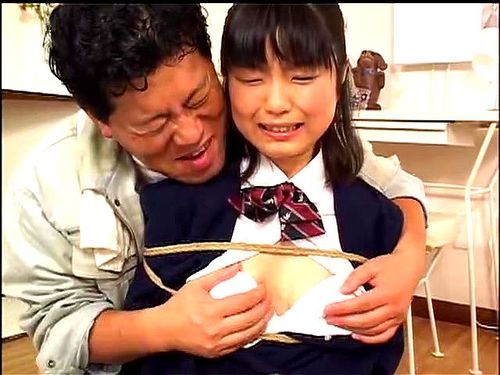 ●[強力クリップで乳首を挟まれて絶叫する少女♡]