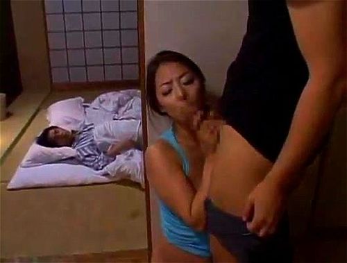 夫の寝ているすぐ側で、息子に迫られ、種付け近親レイプされる母親