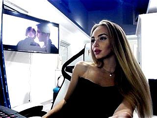 Ukrainian beauty BlondIceQueen webcam tease