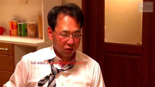 〈エロドラマ〉上司を家に招いたらハナっから妻のおっぱいを狙ってる！とんだパワハラセクハラ犯罪だが旦那はヘタレ！ww