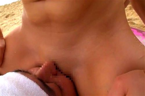 【完全アウト】天然パイパンのツインテ中学生とおじさんがビーチで青姦【ハメ撮り流出】