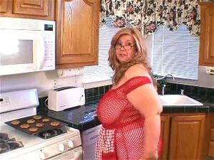Watch Mommy's Snacks - Bbw, Mom, Big Ass Porn - SpankBang