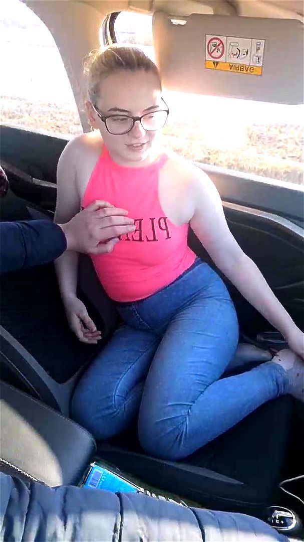 Russian blonde teen Fortyonabranch teases in car 1/2