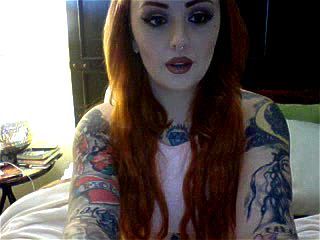 Tattooed redheaded babe Lexxxie Doll webcam chat