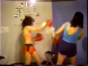 Watch Female Fighting Federation Jojo vs Laura foxy boxing - Foxy ...