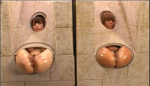 ●[お尻だけ壁面から突き出して衆人レイプされる女の子♡]