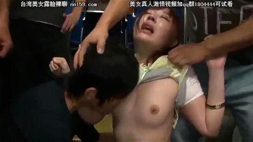 ●[バス内で両腕を吊られ大量潮吹きさせられる女の子たち♡]