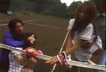 美少女テニス部員2人を男達が襲い拘束して恥辱プレイからフェラさせ着衣青姦レイプ!