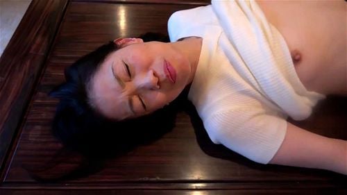 新垣百合子 「奥さん、見たんですよ…」62歳の還暦妻の野ションを見た男が脅してきてハメちゃう！